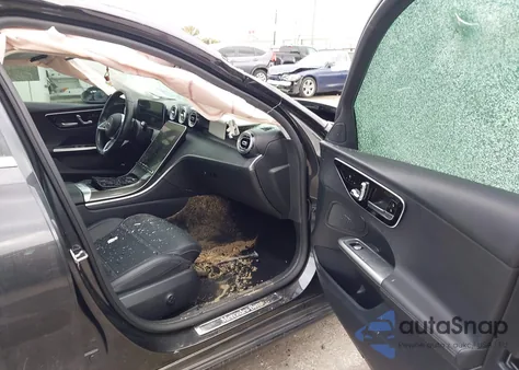 2023 Mercedes-Benz C 300 Sedan z USA, uszkodzony, nr VIN W1KAF4GB8PR071475